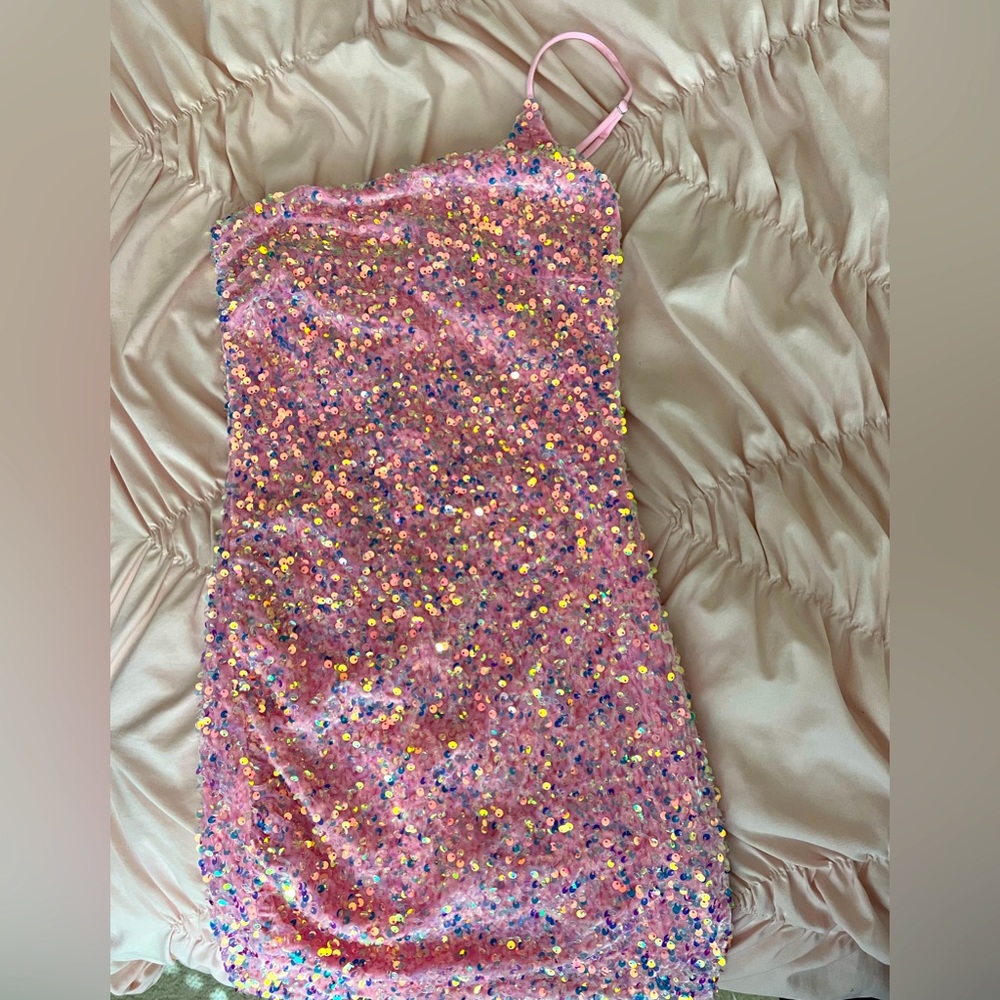 One Shoulder Sequin Dress in Pink
LUCY IN THE SKY